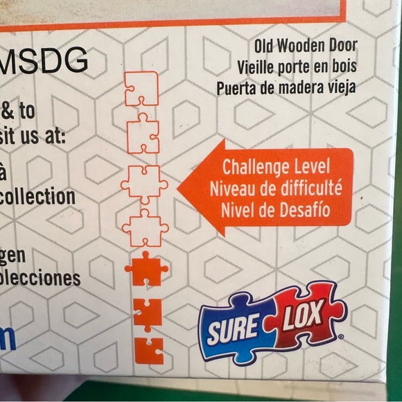 Easy complete 300 piece puzzle old wooden door - Picture 12 of 12